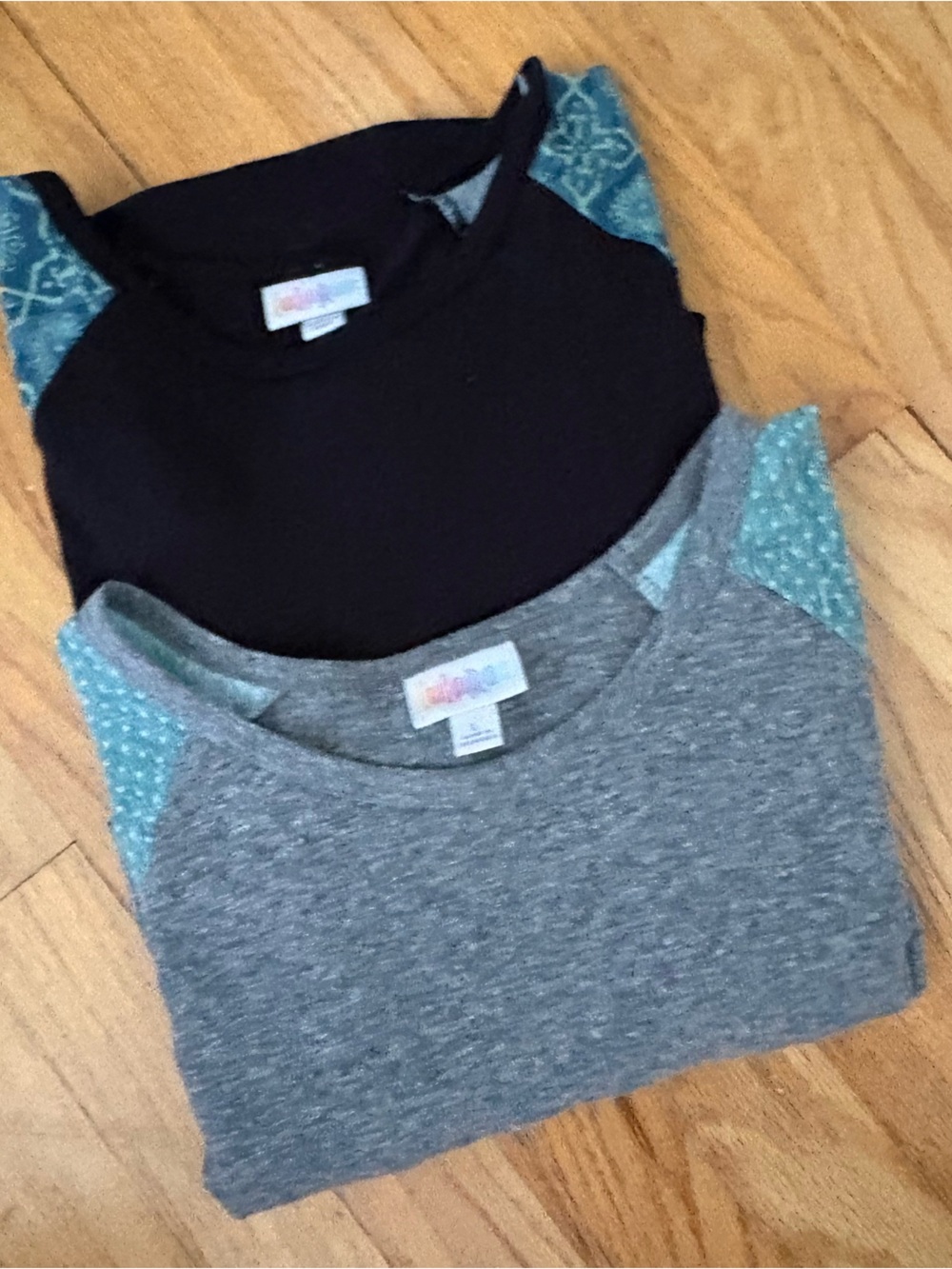 LuLaRoe womens 3/4 Sleeve Tee in Gray, Black and Teal